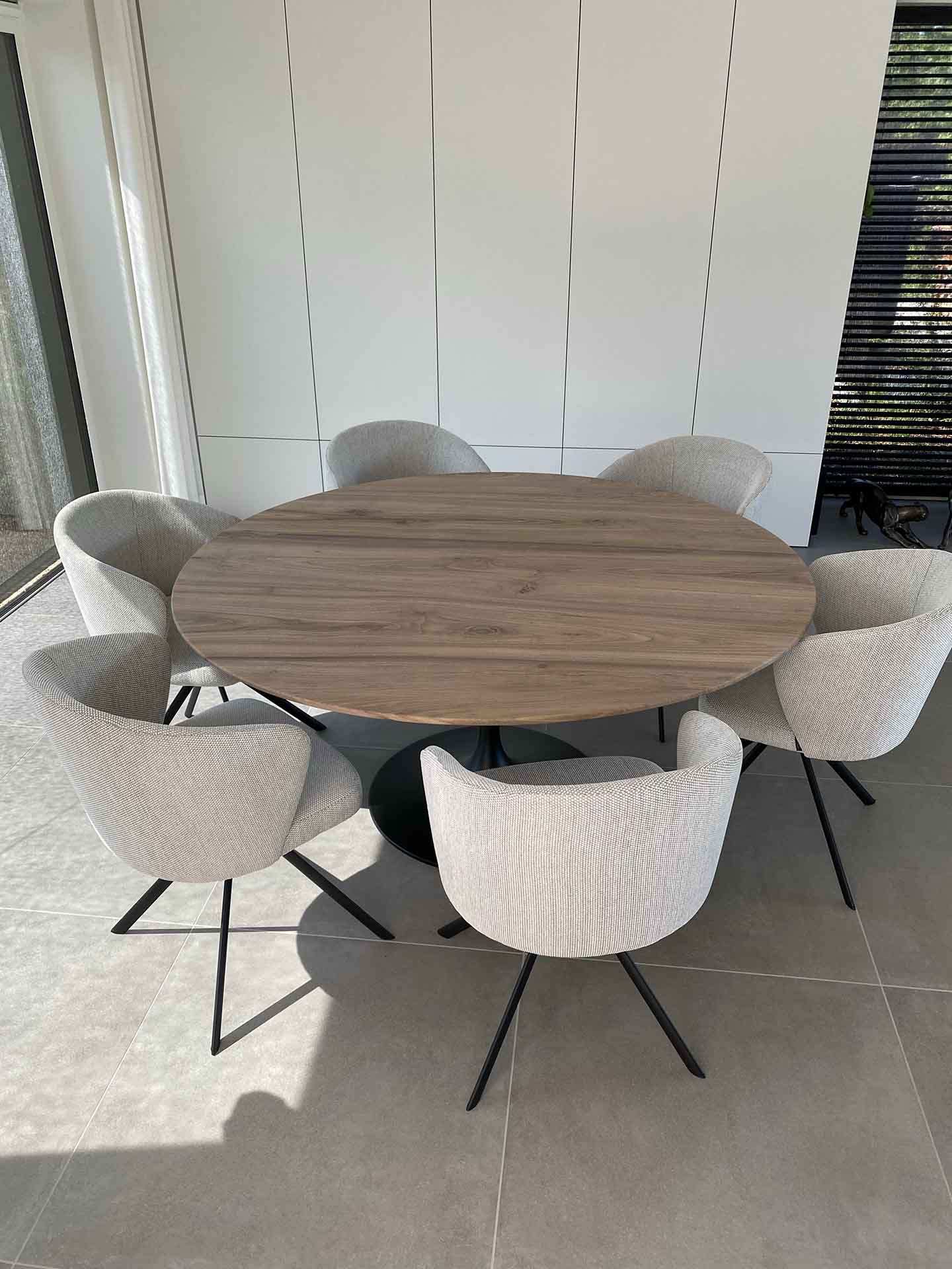 Eettafel met bijpassende salon tafeltjes | Woodz Design | Zander Steels